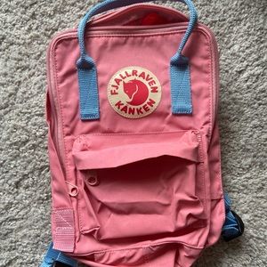cute trendy backpack! never been used